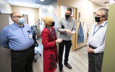 Feenstra pushing to get more coronavirus vaccines to Iowa