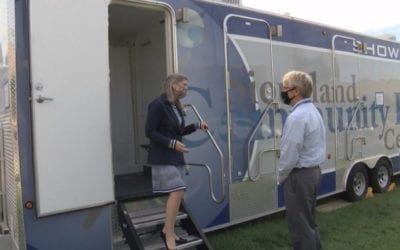Ernst visits Siouxland Community Health Center, SCPD
