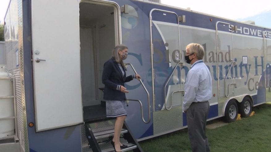 Joni Ernst at Siouxland Community Health Center
